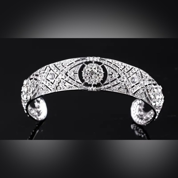 Gorgeous Meghan Markle Wedding Crown Tiara ✨✨Amazing reviews - Picture 6 of 6